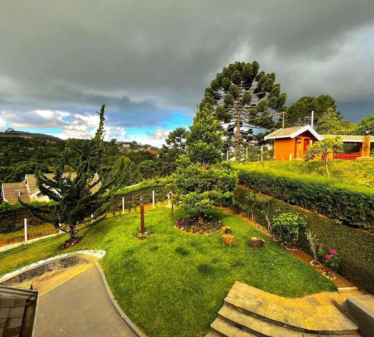 בית נופש Campos do Jordão Paraiso Das Araucarias